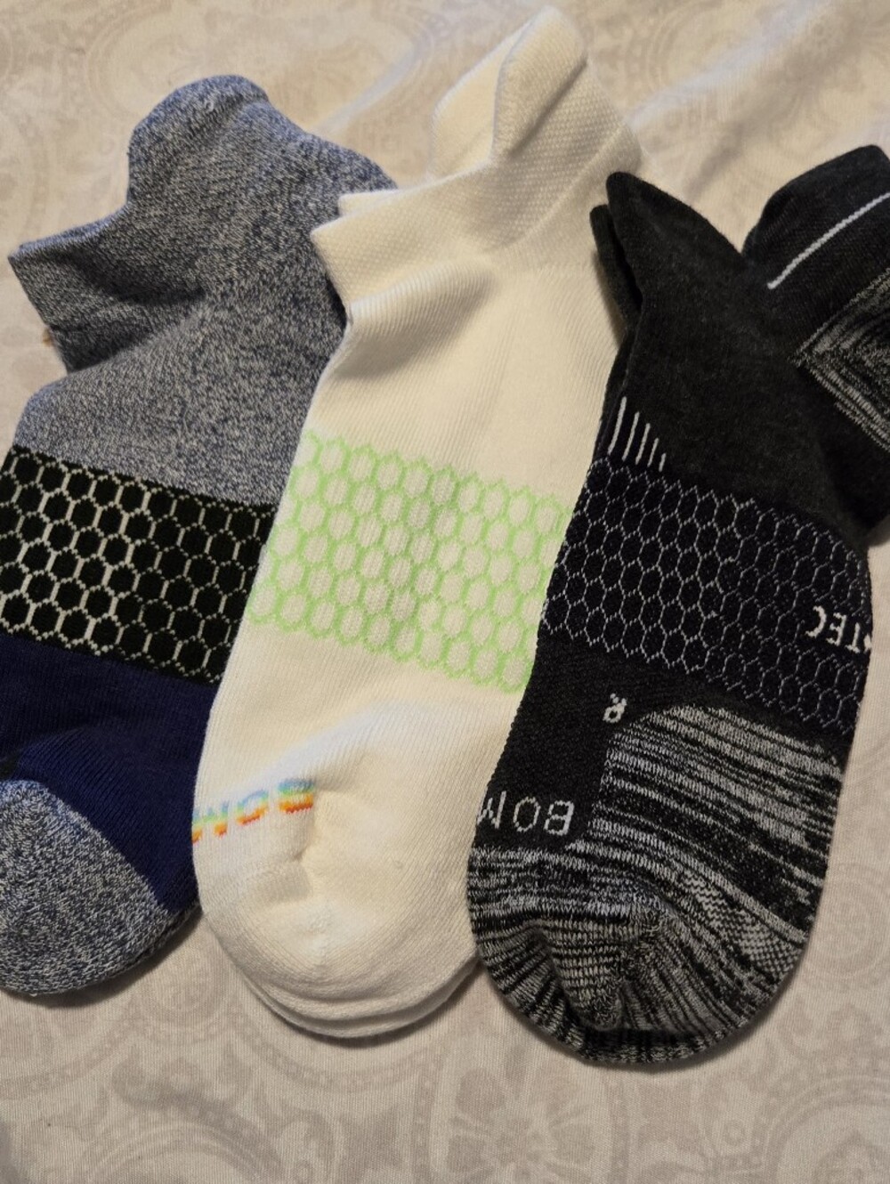 Bombas 3-Pack Ankle Cut Athletic Socks - White, Gray, Blue Size L - Picture 3 of 3